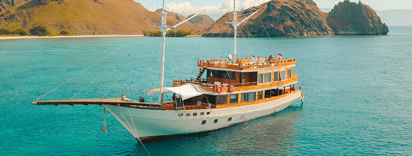 Luxury Boat Komodo